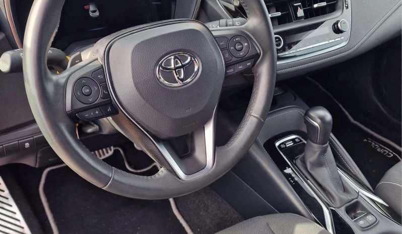 
								TOYOTA Corolla 2.0ADVANCE full									