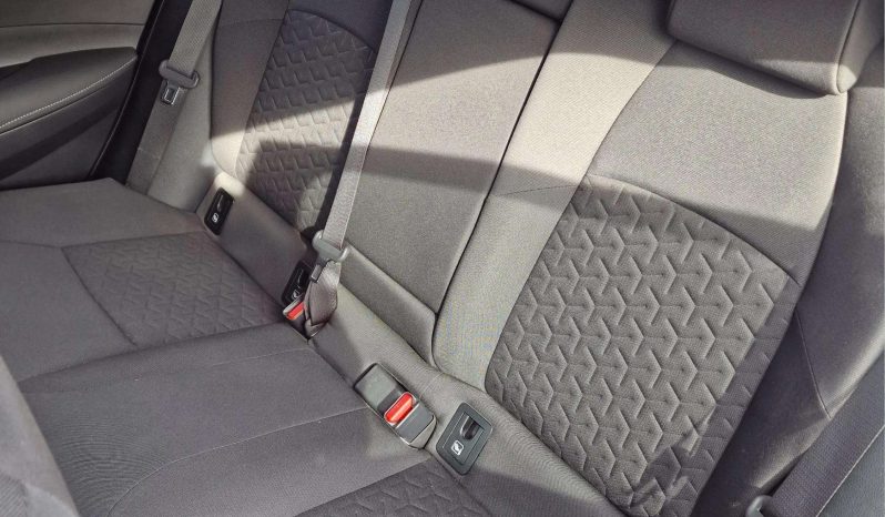 
								TOYOTA Corolla 2.0ADVANCE full									