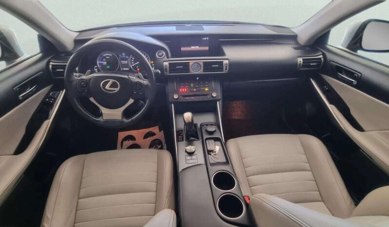 
								LEXUS IS300H full									