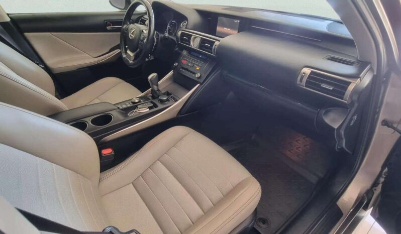 
								LEXUS IS300H full									