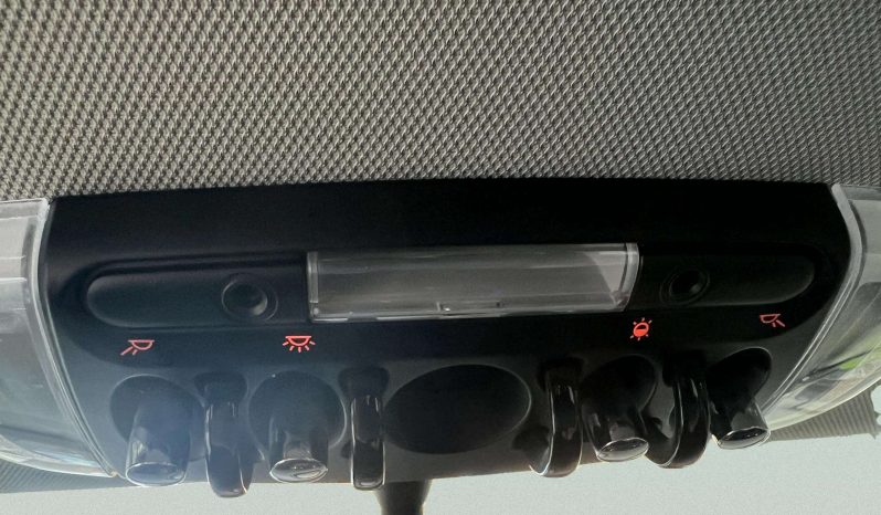 
								MINI COOPER 5 PUERTAS full									