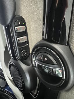 
										MINI COOPER 5 PUERTAS full									