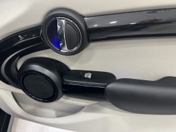 
										MINI COOPER 5 PUERTAS full									