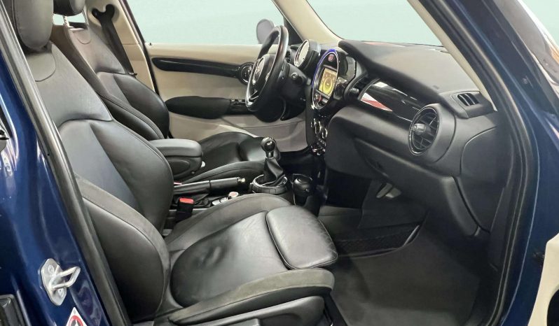 
								MINI COOPER 5 PUERTAS full									