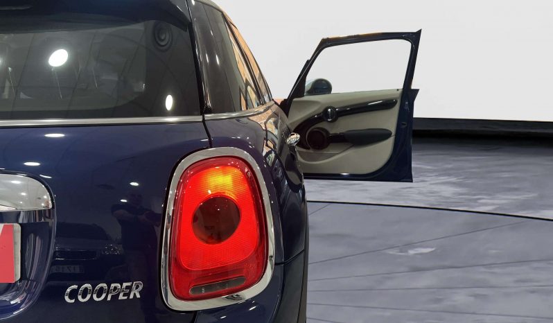
								MINI COOPER 5 PUERTAS full									