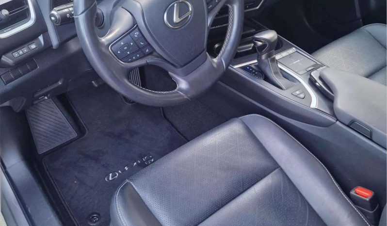 
								LEXUS UX 2.0 250h Executive Navigation full									